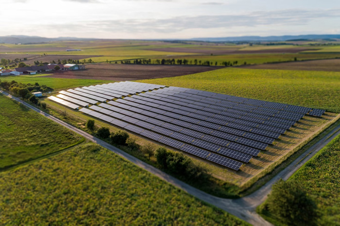 Filipinas registram crescimento recorde na energia solar em 2025, enquanto o governo impulsiona a transição para energias renováveis